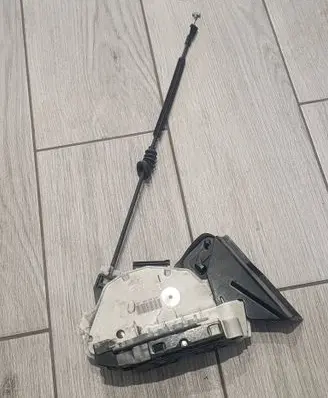 Skoda Yeti (5L) Rear door lock 5K4839015F