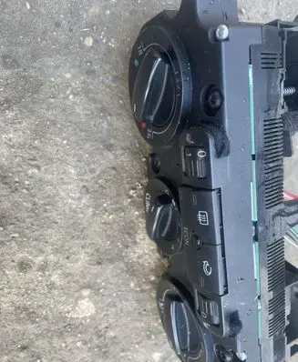 Volkswagen PASSAT B6 Climate control unit
