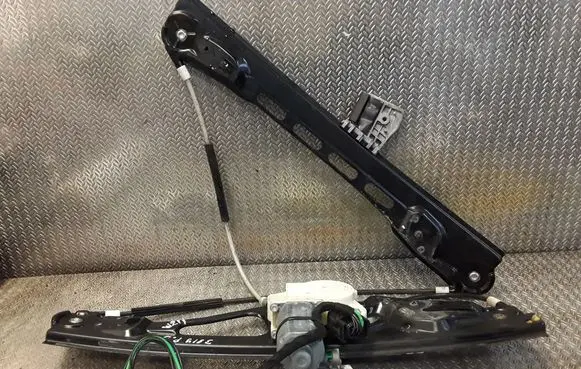 Mercedes-Benz E W211 Front door window regulator with motor A2117200246 2117200246