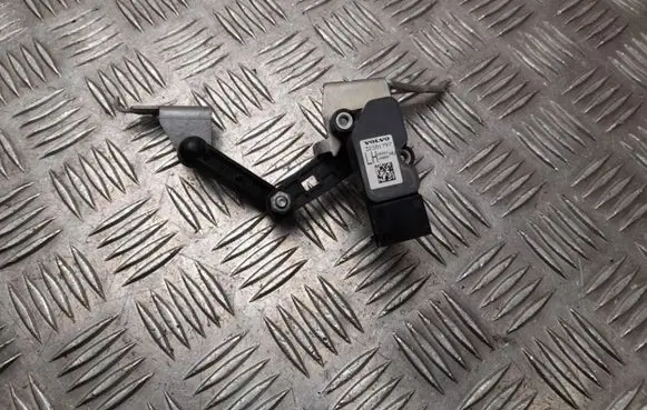 Headlight/headlamp level sensor