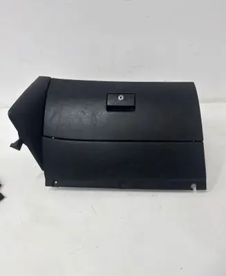 Glove box