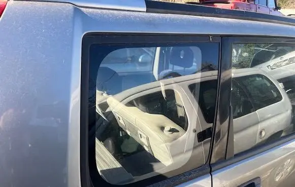 Nissan X-Trail T30 Rear side window 