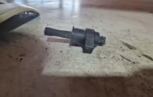 Volvo S80 Turbo solenoid valve 8653909