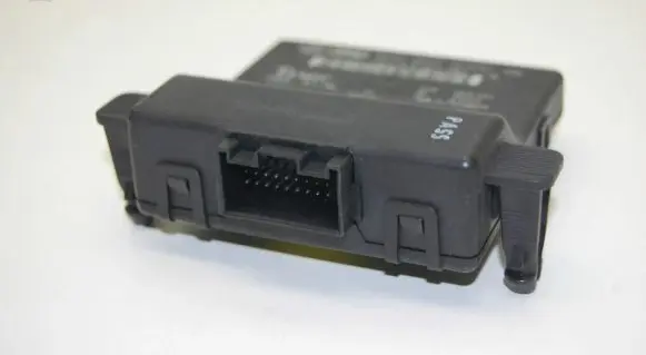 Audi A3 S3 8P Gateway control module 1K0907530D