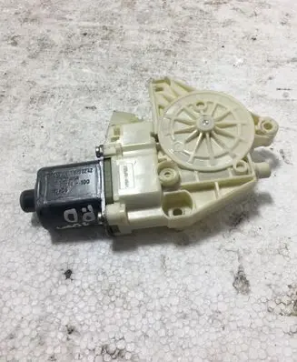 Mercedes-Benz E W212 Front door window regulator motor A2048200242