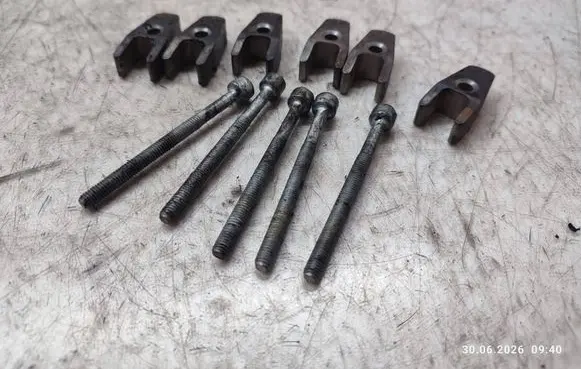 Mercedes-Benz ML W164 Fuel Injector clamp holder