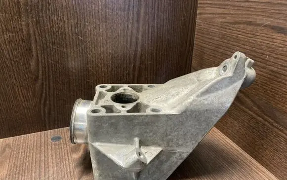 Mercedes-Benz Vito Viano W639 Engine mount bracket 6462230004