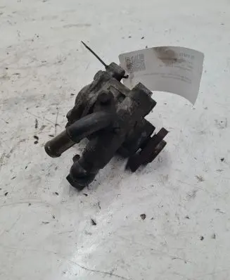 Volkswagen PASSAT B5.5 Power steering pump 8D0145177