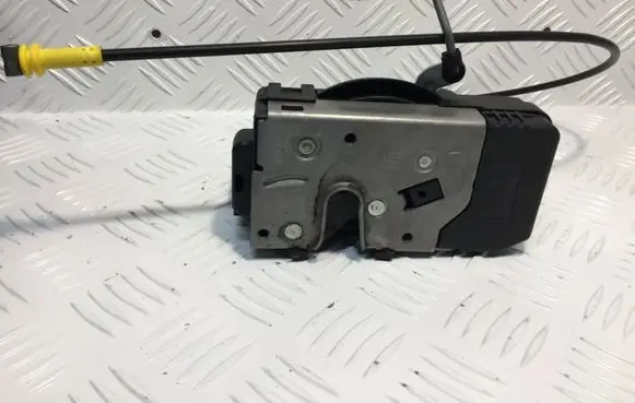 Renault Trafic II (X83) Front door lock 8200008247