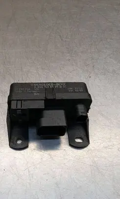 Mercedes-Benz E W211 Glow plug pre-heat relay A6461536579