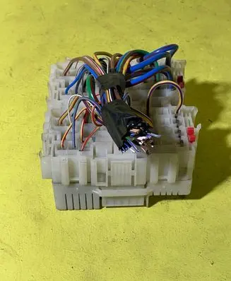 Ford Galaxy Relay mounting block 138KM