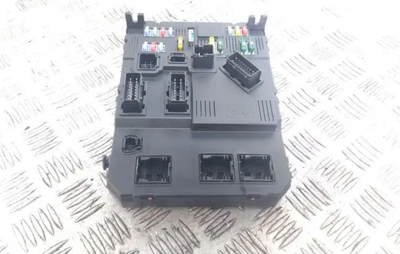 Peugeot 407 Fuse module 9655708380