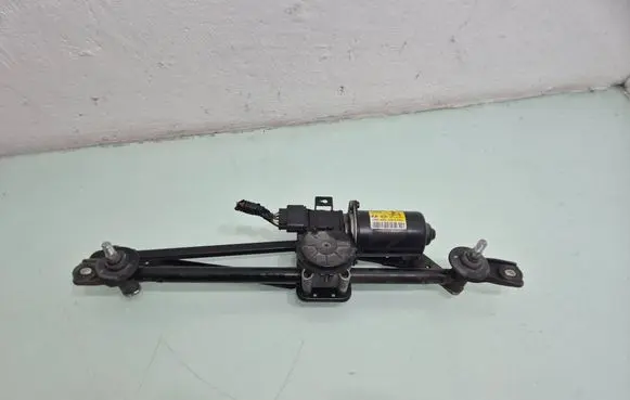 Hyundai Tucson JM Front wiper linkage and motor 981002E010