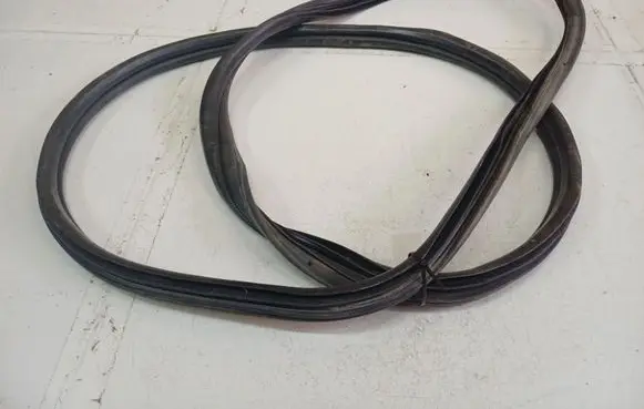 Ford Mondeo Mk III Rubber seal rear door 
