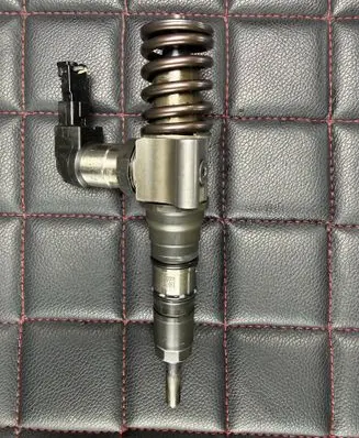 Volkswagen PASSAT B6 Fuel injector 03G130 012016 070915