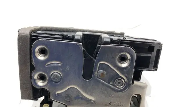 Opel Astra K Front door lock 915C3039071A
