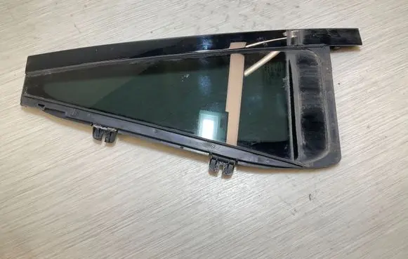 Rear vent window glass