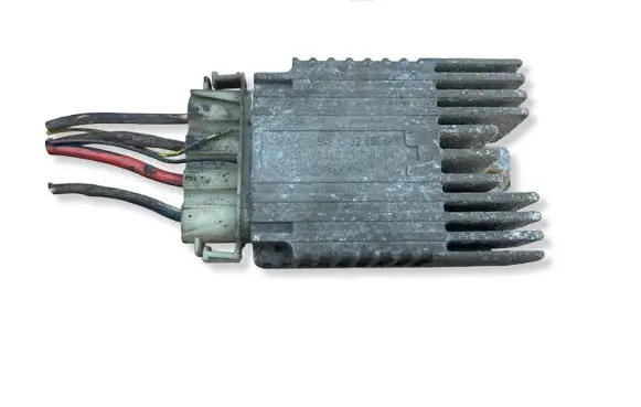 Mercedes-Benz S W220 Coolant fan relay A0205451532
