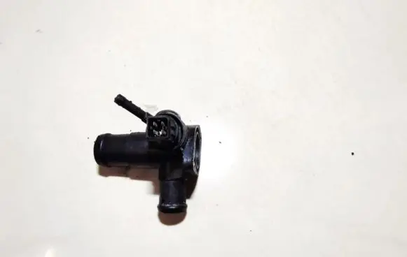 Volkswagen PASSAT B3 Engine coolant pipe/hose
