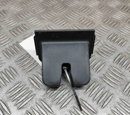 Trunk/boot sill cover protection