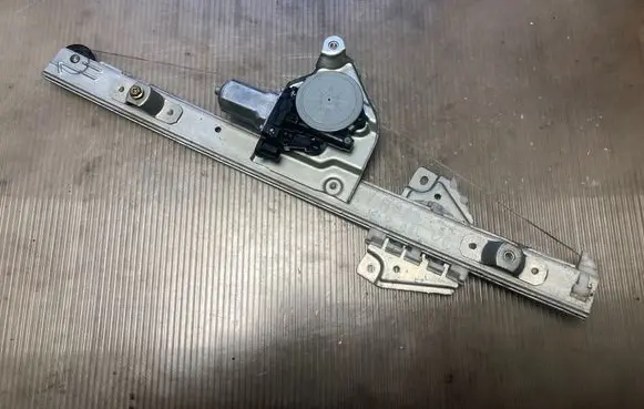 Suzuki Grand Vitara II Rear door window regulator with motor 8346065J00 2621003530