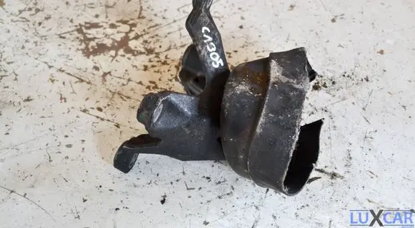 Audi A6 S6 C6 4F Engine mounting bracket 4F0199307M