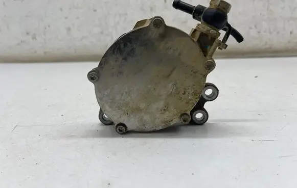Toyota Hilux VIII Vacuum pump 2T10519 1389B 2T105191389B