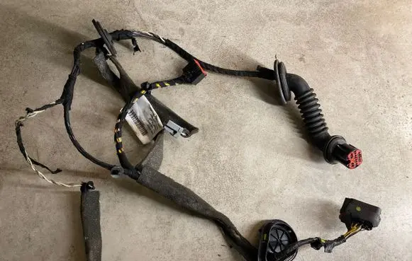 Volvo S40 Rear door wiring loom 30682250 996693102