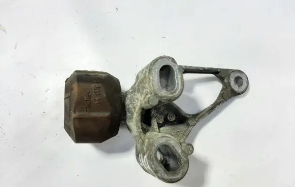 Audi A6 S6 C7 4G Engine mount bracket 8K0199343C 8K0199339M