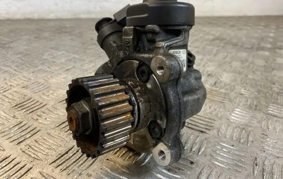Volkswagen Phaeton Fuel injection high pressure pump 059130755AB 0445010611