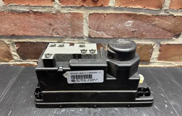 Mercedes-Benz E W210 Central locking vacuum pump 2108002648 00782841 008807H
