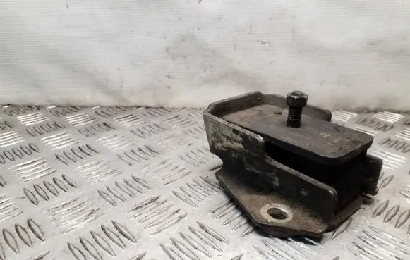 Hyundai Galloper Engine mount bracket