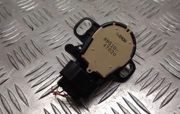 Toyota Prius (XW20) Accelerator pedal position sensor 8951047020 6J2420