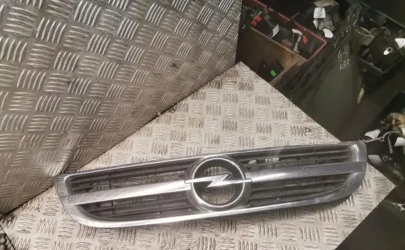 Opel Zafira A Front bumper upper radiator grill