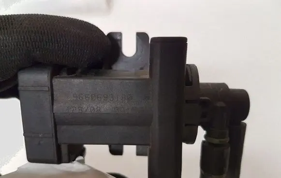 Citroen C4 I Vacuum valve 9660693180