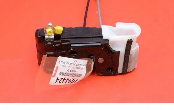 Hyundai i20 (PB PBT) Front door lock 813101J020