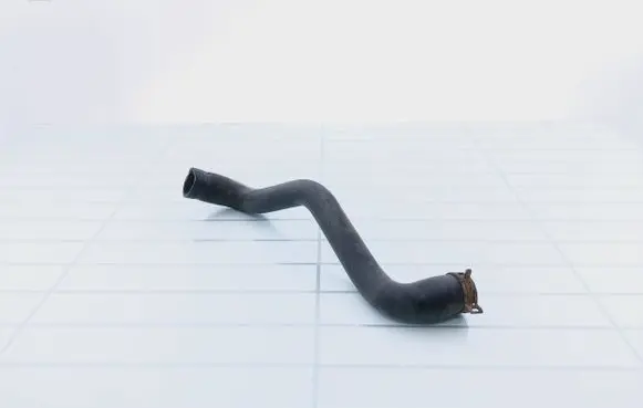 Coolant pipe/hose