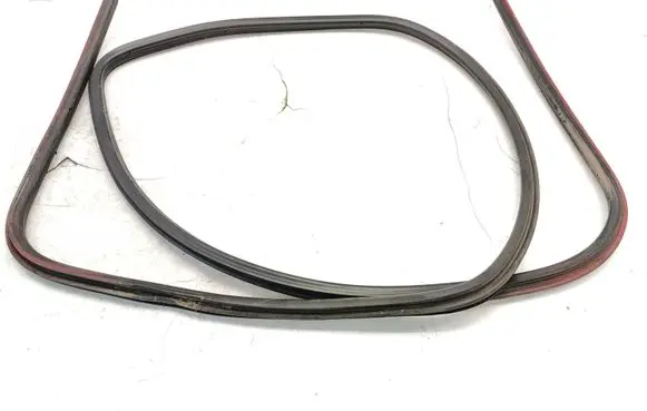 Volkswagen Polo II 86C 2F Front door rubber seal 