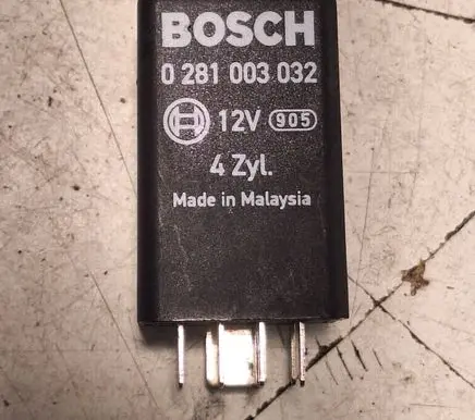 Volkswagen Transporter - Caravelle T5 Glow plug pre-heat relay 0281003032 2VV905 4ZX5