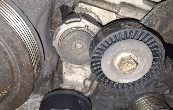 Citroen C8 Generator/alternator belt tensioner