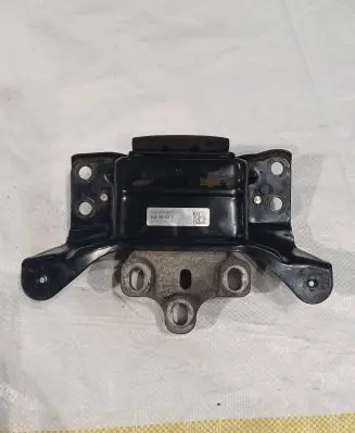 Volkswagen PASSAT B8 Engine mount bracket 5Q0199555T 15012015 X24AVP16020XM