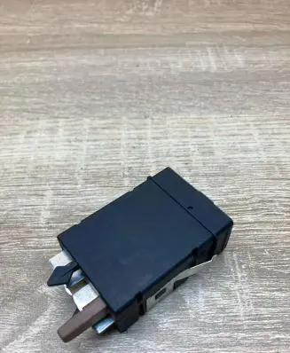 Volkswagen PASSAT B5.5 Seat heating switch 3B0963564C