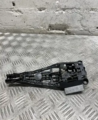 Rear door exterior handle/bracket