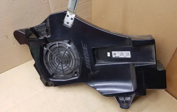 Audi A3 S3 A3 Sportback 8P Subwoofer speaker 8P4035382C
