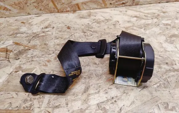 Middle seatbelt (rear)