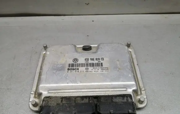 Volkswagen PASSAT B5 Engine control unit/module 038906019CD 0281010218