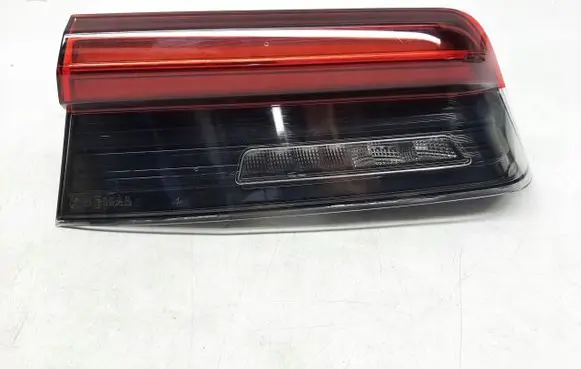 Tailgate rear/tail lights