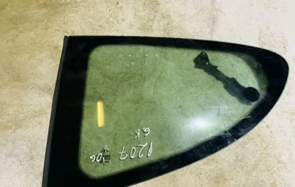 Peugeot 207 Rear side window