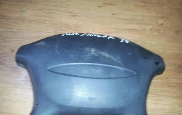 Mitsubishi Lancer Steering wheel airbag