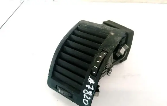 Skoda Octavia Mk2 (1Z) Dash center air vent grill 1Z0819701